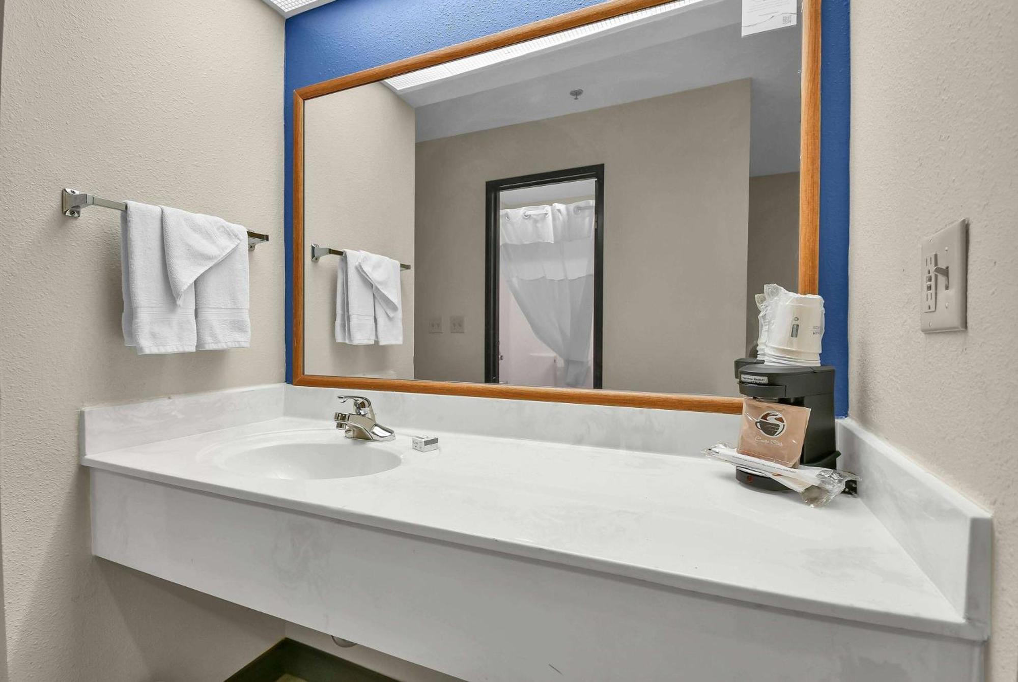 Baymont By Wyndham Zanesville Buitenkant foto