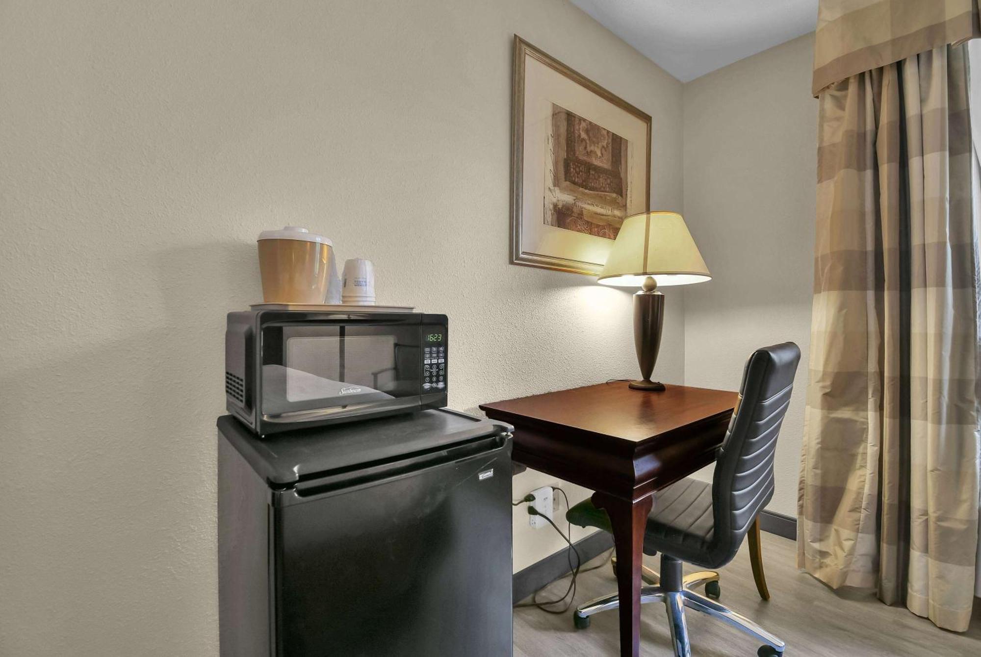 Baymont By Wyndham Zanesville Buitenkant foto