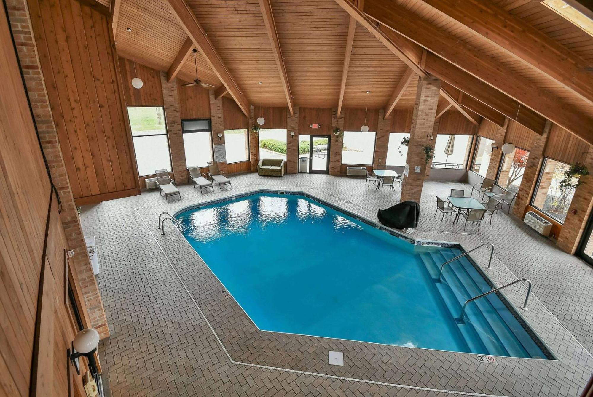 Baymont By Wyndham Zanesville Buitenkant foto